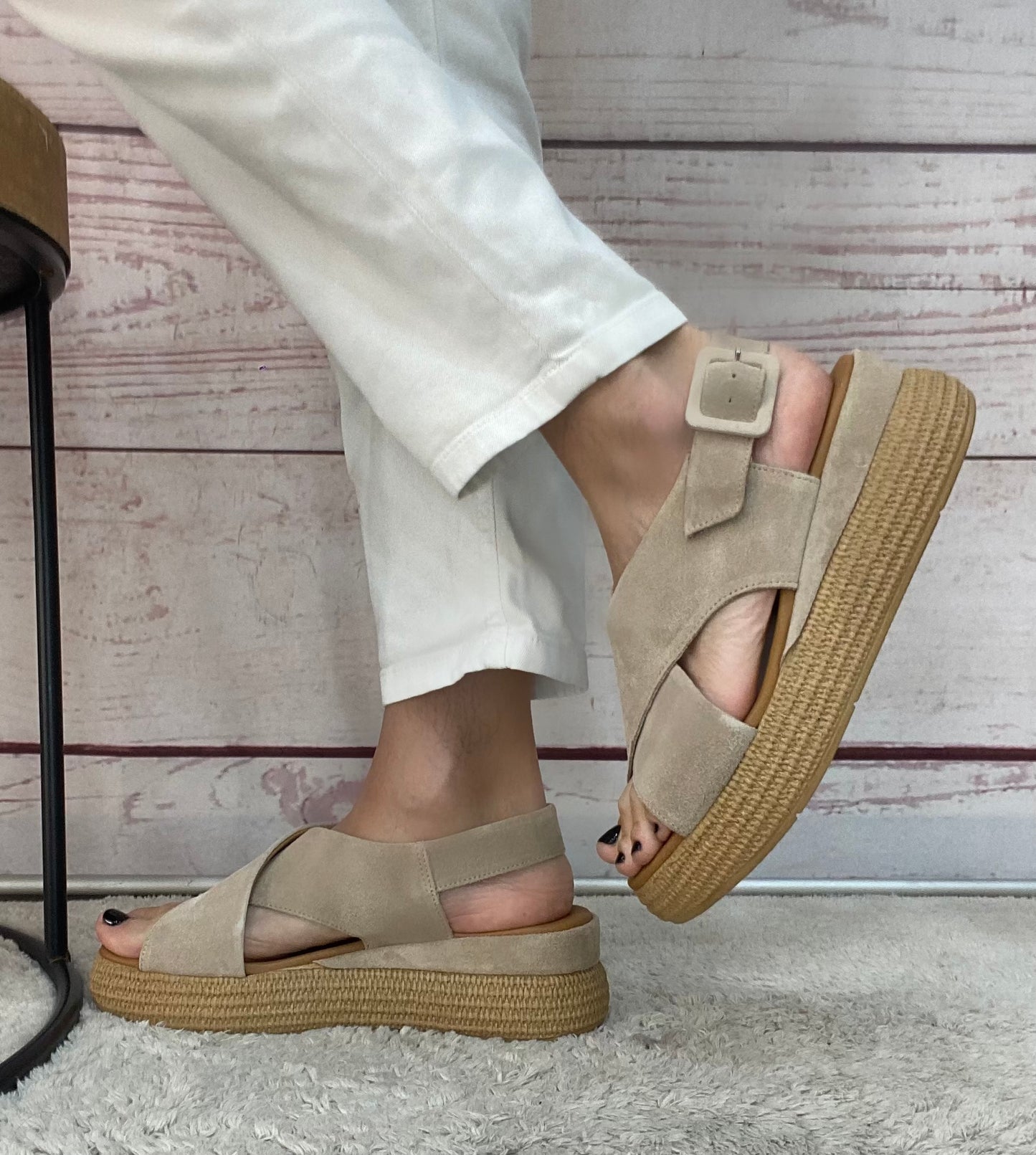 Creative sandalo platform suede sabbia