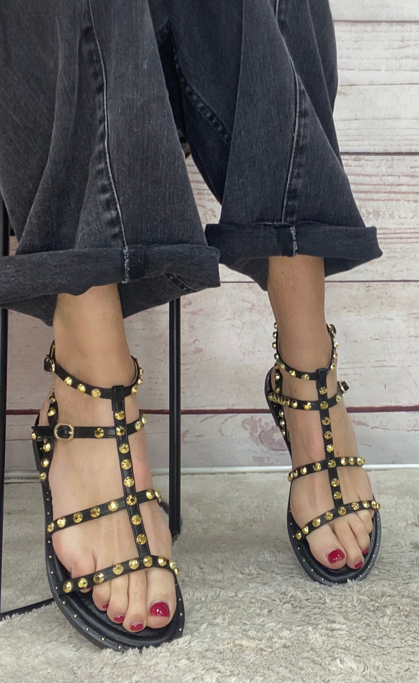 Milano Sandalo nero + borchie oro