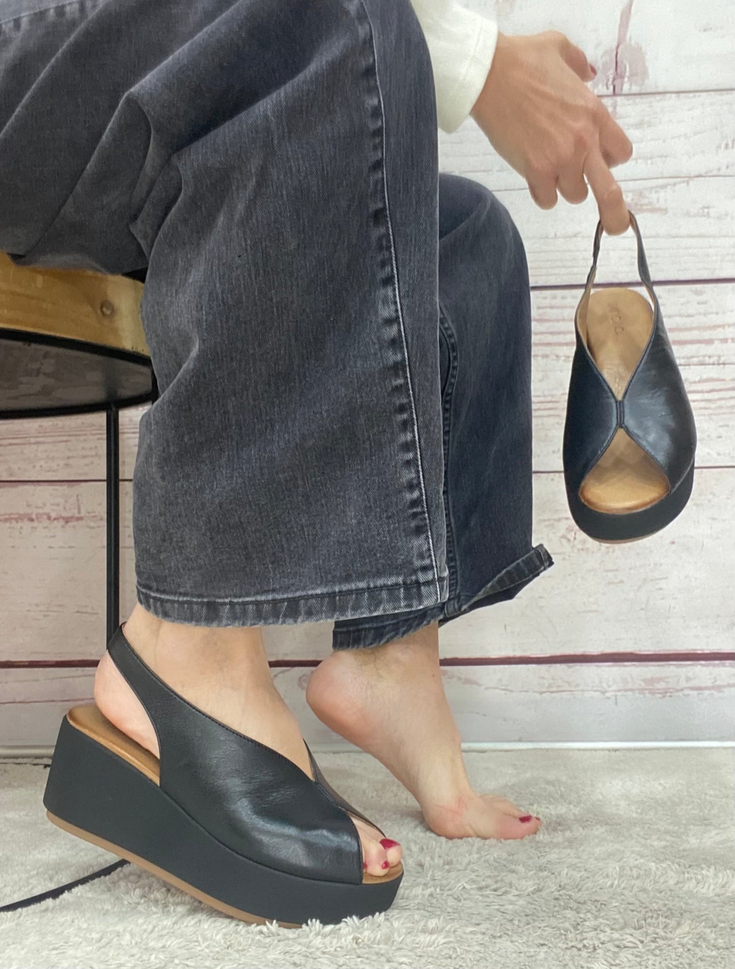 Inuovo Sandalo zeppa black