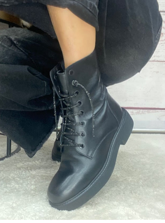 Cristine Mara 1 Anfibio lacci strass nero