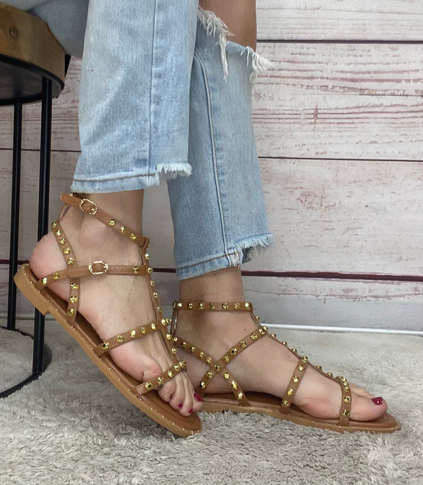 Milano Sandalo cuoio + borchie oro